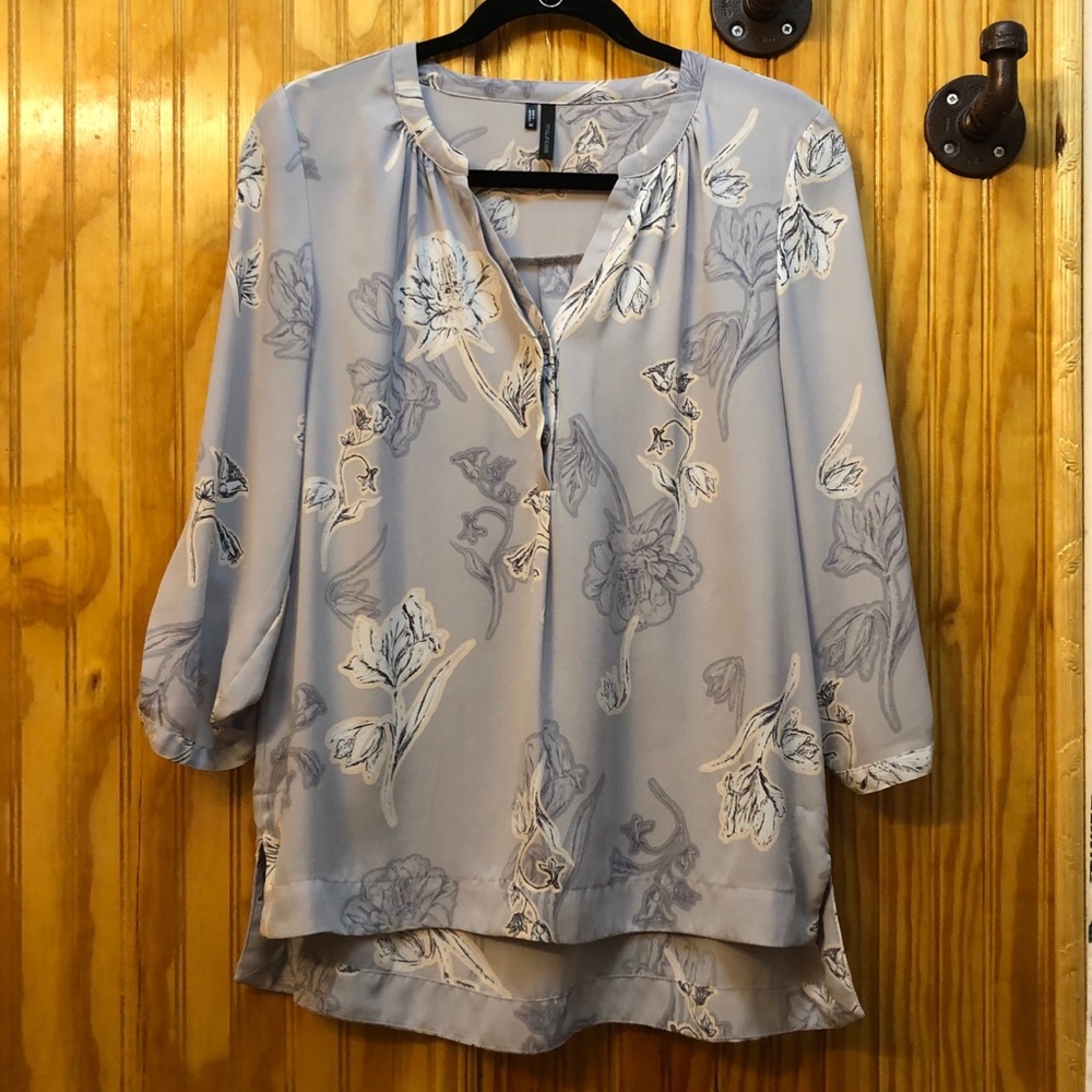 Maurice’s Medium Light Gray Blouse w/ Flowers!